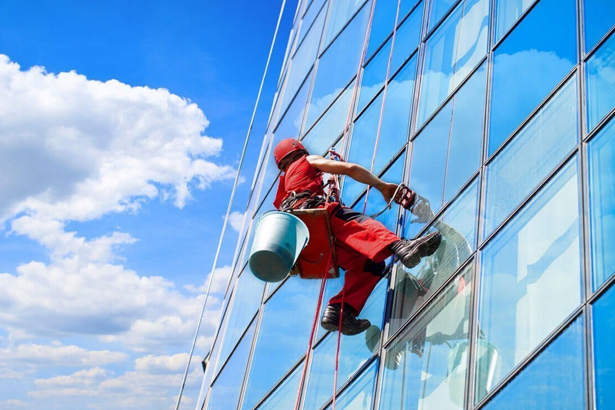 Facade Glass Cleaning